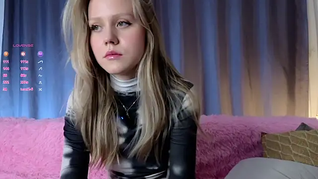 Snapshot of WiloneEsse chatting on 03.20.25 WiloneEsse online show from 03.20.25