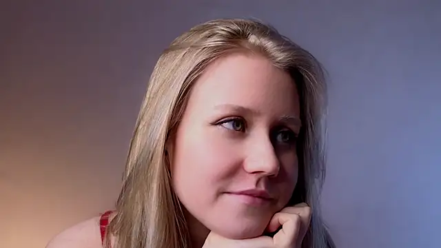 Snapshot of WiloneEsse chatting on 03.21.25 WiloneEsse online show from 03.21.25