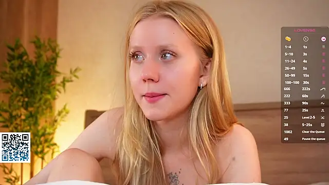 Snapshot of WiloneEsse chatting on 10.05.25 WiloneEsse online show from 10.05.25