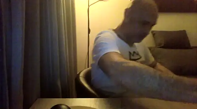 Snapshot of Avamereandmikel chatting on 03.23.25 Avamereandmikel online show from 03.23.25