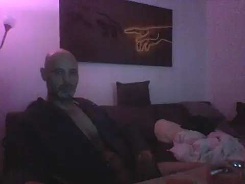 Snapshot of Avamereandmikel chatting on 10.29.25 Avamereandmikel online show from 10.29.25