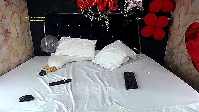 Snapshot of AmandaRobers chatting on 02.17.25 AmandaRobers online show from 02.17.25