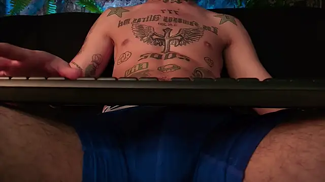 Snapshot of Junihn0 chatting on 12.20.24 Junihn0 online show from 12.20.24