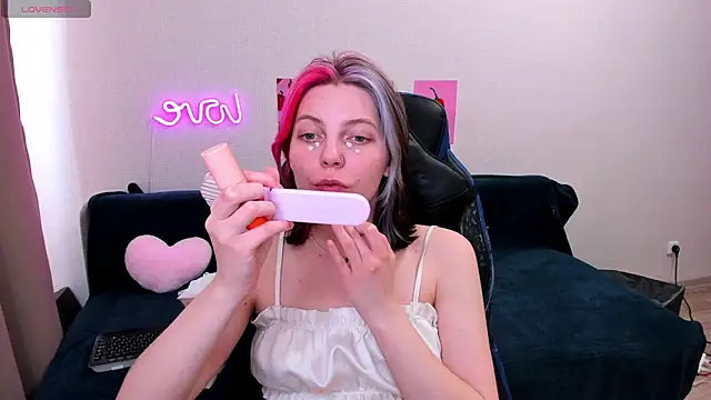 marie reyes  online show from 03.10.26