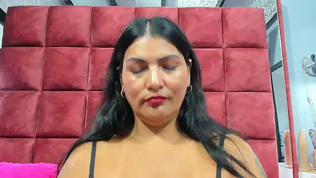 PENELOPELEWISs online show from 01.26.25