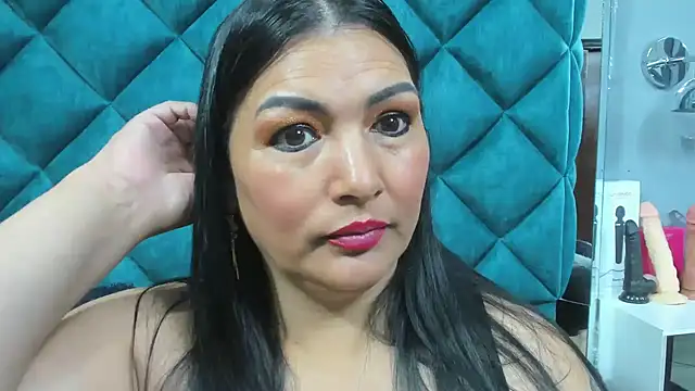 PENELOPELEWISs online show from 10.04.25