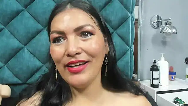 PENELOPELEWISs online show from 03.26.26