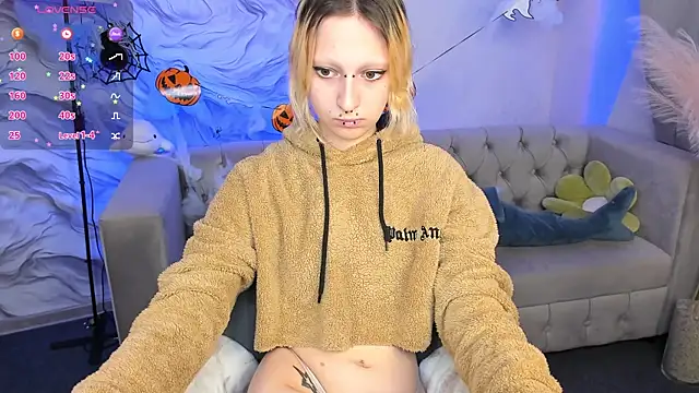 Snapshot of Lexy-Woorhez chatting on 10.28.25 Lexy-Woorhez online show from 10.28.25