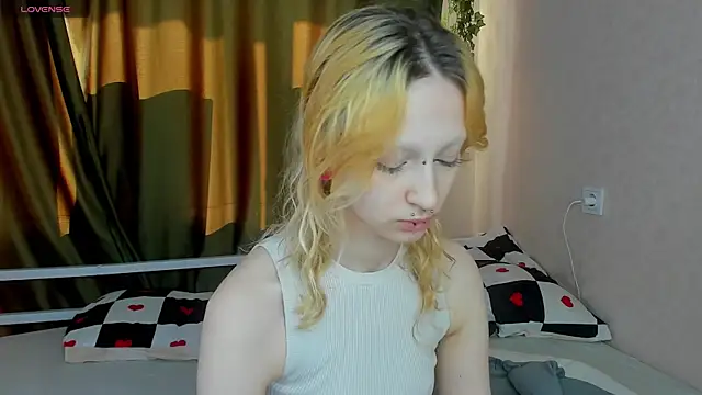 Snapshot of Lexy-Woorhez chatting on 04.29.26 Lexy-Woorhez online show from 04.29.26