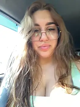 Snapshot of VikiDemi chatting on 10.22.25 VikiDemi online show from 10.22.25