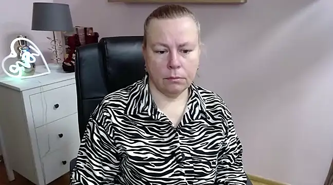 Snapshot of NancyCREAM chatting on 02.19.25 NancyCREAM online show from 02.19.25