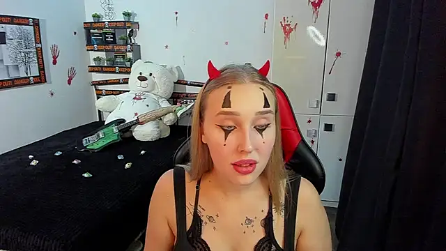 LinaTruly online show from 10.20.25