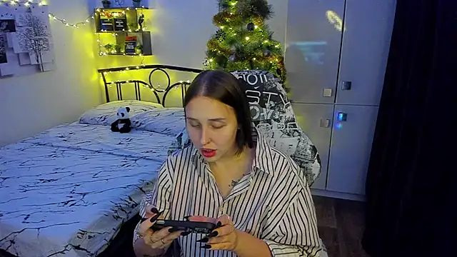 LinaTruly online show from 12.04.25