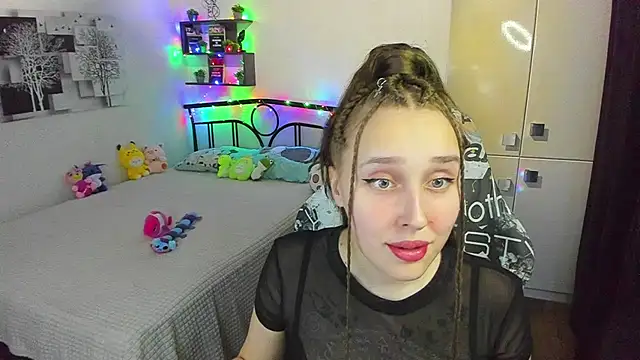 LinaTruly online show from 04.17.26