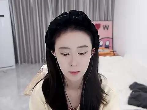 LOLO-yaya online show from 12.17.24