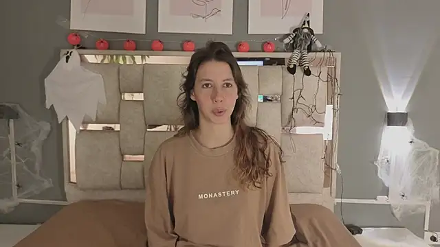 jolie lov online show from 10.24.25