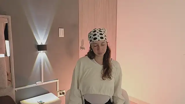 jolie lov online show from 11.04.25