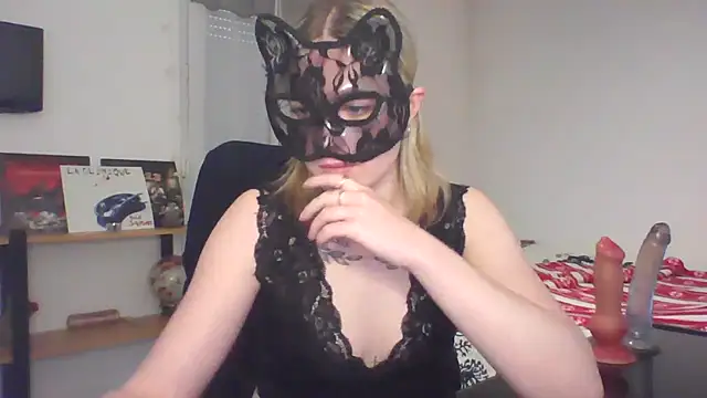 Cat Valentina online show from 03.20.25