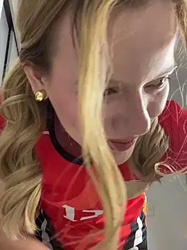 Snapshot of NicoleCut chatting on 01.25.25 NicoleCut online show from 01.25.25