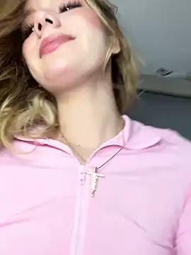 Snapshot of NicoleCut chatting on 02.12.25 NicoleCut online show from 02.12.25