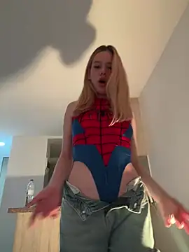 Snapshot of NicoleCut chatting on 03.14.25 NicoleCut online show from 03.14.25