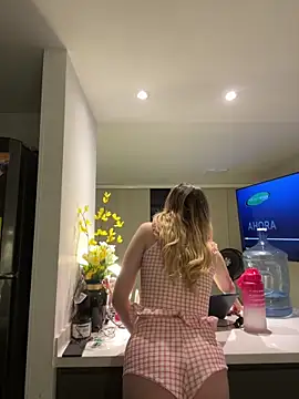 Snapshot of NicoleCut chatting on 11.02.25 NicoleCut online show from 11.02.25