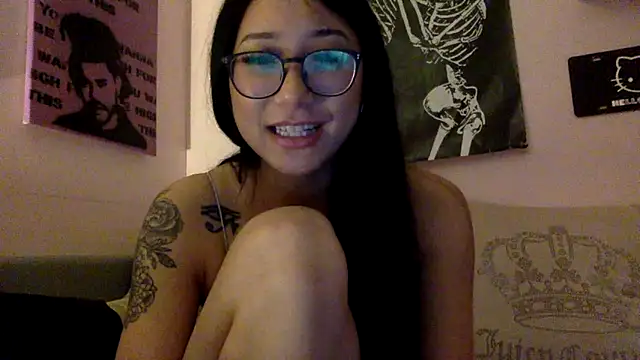 Snapshot of tokyobaby chatting on 12.12.24 tokyobaby online show from 12.12.24