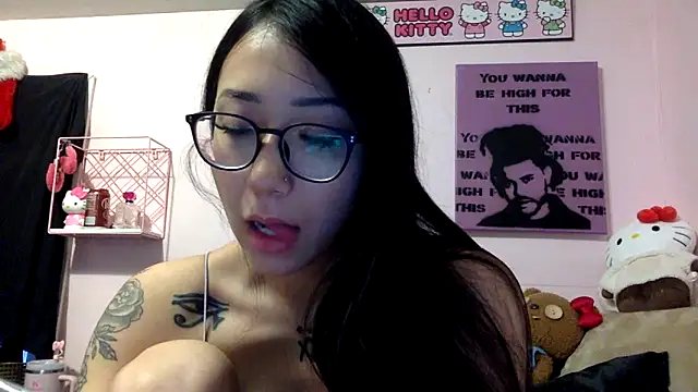 Snapshot of tokyobaby chatting on 12.12.24 tokyobaby online show from 12.12.24