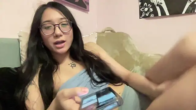 Snapshot of tokyobaby chatting on 12.18.24 tokyobaby online show from 12.18.24