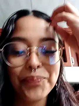 Snapshot of Ariana_Pierce chatting on 12.19.24 Ariana Pierce online show from 12.19.24