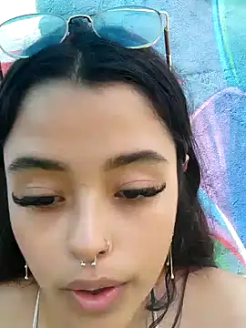 Snapshot of Ariana_Pierce chatting on 12.19.24 Ariana Pierce online show from 12.19.24