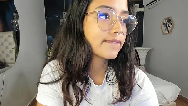 Snapshot of Ariana_Pierce chatting on 12.22.24 Ariana Pierce online show from 12.22.24