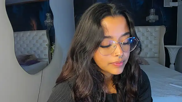 Snapshot of Ariana_Pierce chatting on 12.23.24 Ariana Pierce online show from 12.23.24