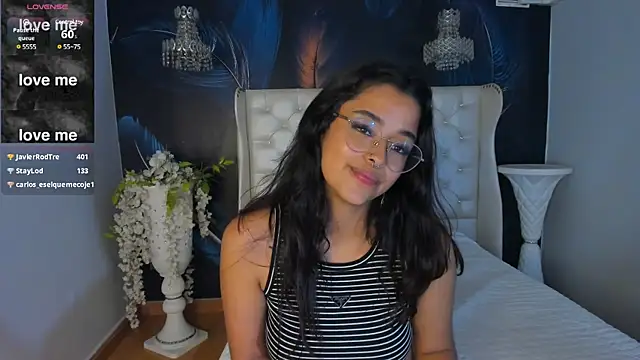 Snapshot of Ariana_Pierce chatting on 12.23.24 Ariana Pierce online show from 12.23.24