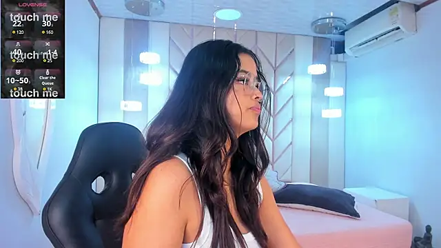 Snapshot of Ariana_Pierce chatting on 12.24.24 Ariana Pierce online show from 12.24.24