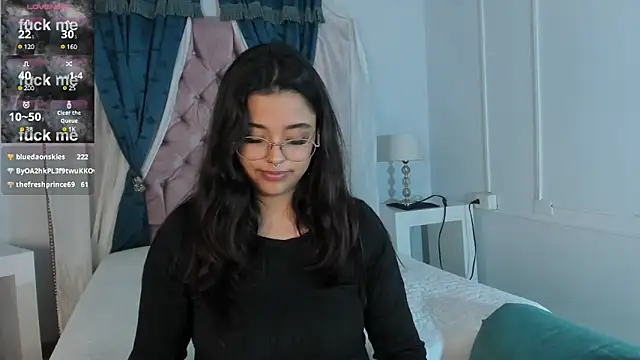 Snapshot of Ariana_Pierce chatting on 12.28.24 Ariana Pierce online show from 12.28.24