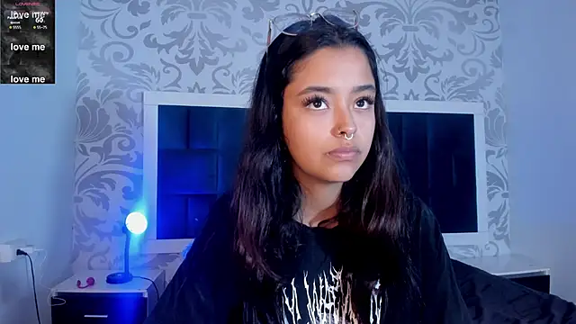 Snapshot of Ariana_Pierce chatting on 12.30.24 Ariana Pierce online show from 12.30.24