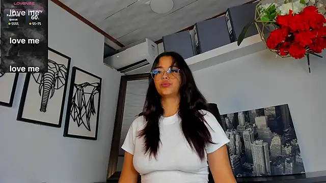 Snapshot of Ariana_Pierce chatting on 01.15.25 Ariana Pierce online show from 01.15.25