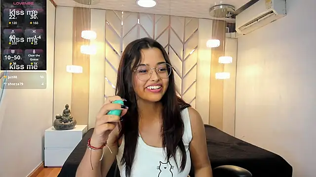 Snapshot of Ariana_Pierce chatting on 01.31.25 Ariana Pierce online show from 01.31.25