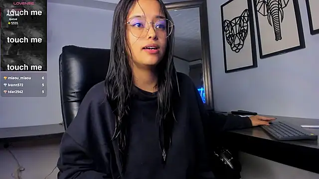 Snapshot of Ariana_Pierce chatting on 02.04.25 Ariana Pierce online show from 02.04.25