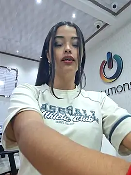 Snapshot of Ariana_Pierce chatting on 02.07.25 Ariana Pierce online show from 02.07.25