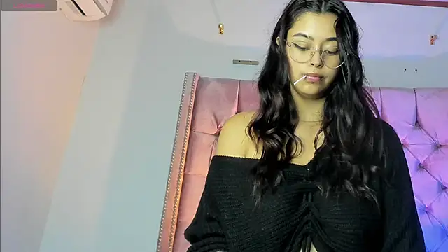 Snapshot of Ariana_Pierce chatting on 02.16.25 Ariana Pierce online show from 02.16.25