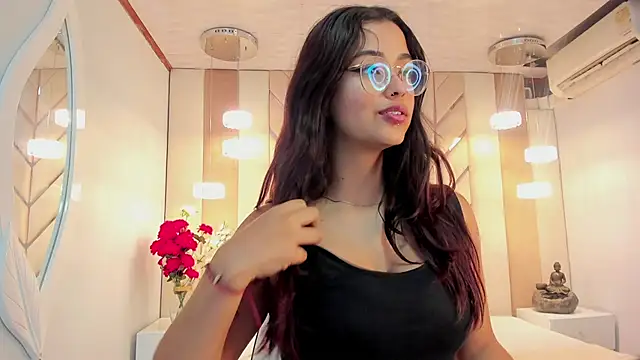 Snapshot of Ariana_Pierce chatting on 02.21.25 Ariana Pierce online show from 02.21.25