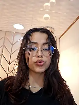 Snapshot of Ariana_Pierce chatting on 02.27.25 Ariana Pierce online show from 02.27.25