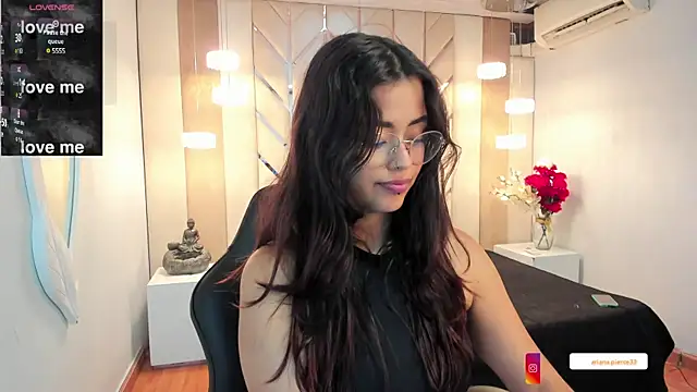 Snapshot of Ariana_Pierce chatting on 03.03.25 Ariana Pierce online show from 03.03.25