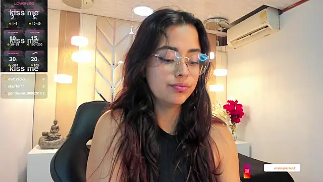 Snapshot of Ariana_Pierce chatting on 03.03.25 Ariana Pierce online show from 03.03.25