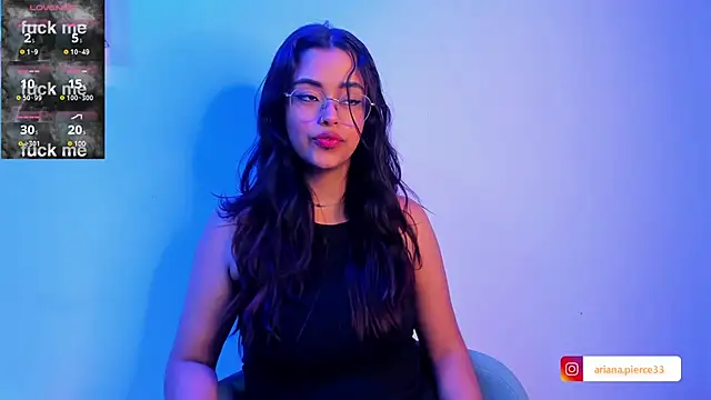 Snapshot of Ariana_Pierce chatting on 03.04.25 Ariana Pierce online show from 03.04.25