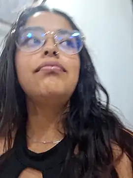 Snapshot of Ariana_Pierce chatting on 03.18.25 Ariana Pierce online show from 03.18.25