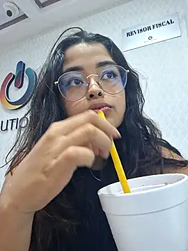 Snapshot of Ariana_Pierce chatting on 03.20.25 Ariana Pierce online show from 03.20.25