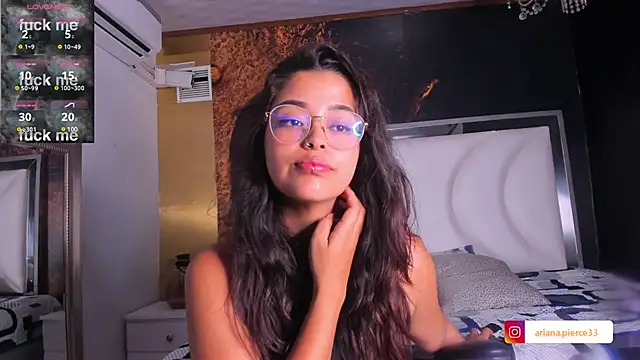 Snapshot of Ariana_Pierce chatting on 03.20.25 Ariana Pierce online show from 03.20.25